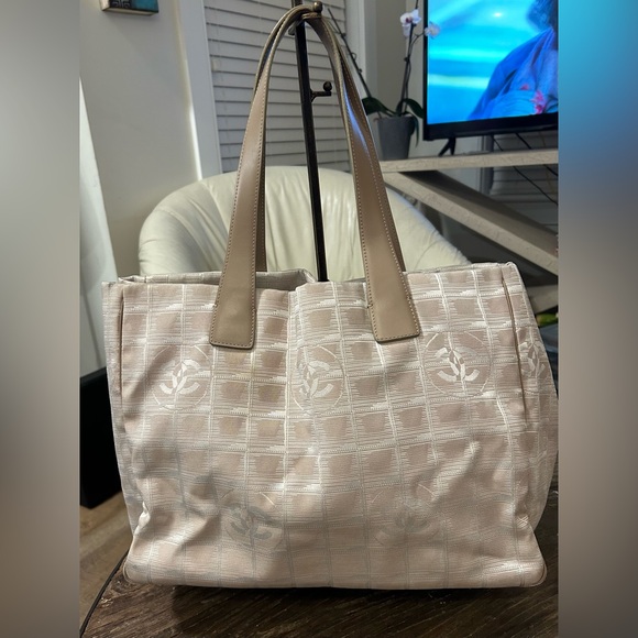 CHANEL Handbags - Chanel Travel Line Tote